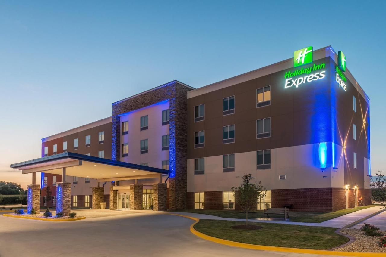 Holiday Inn Express Troy By Ihg Exterior photo